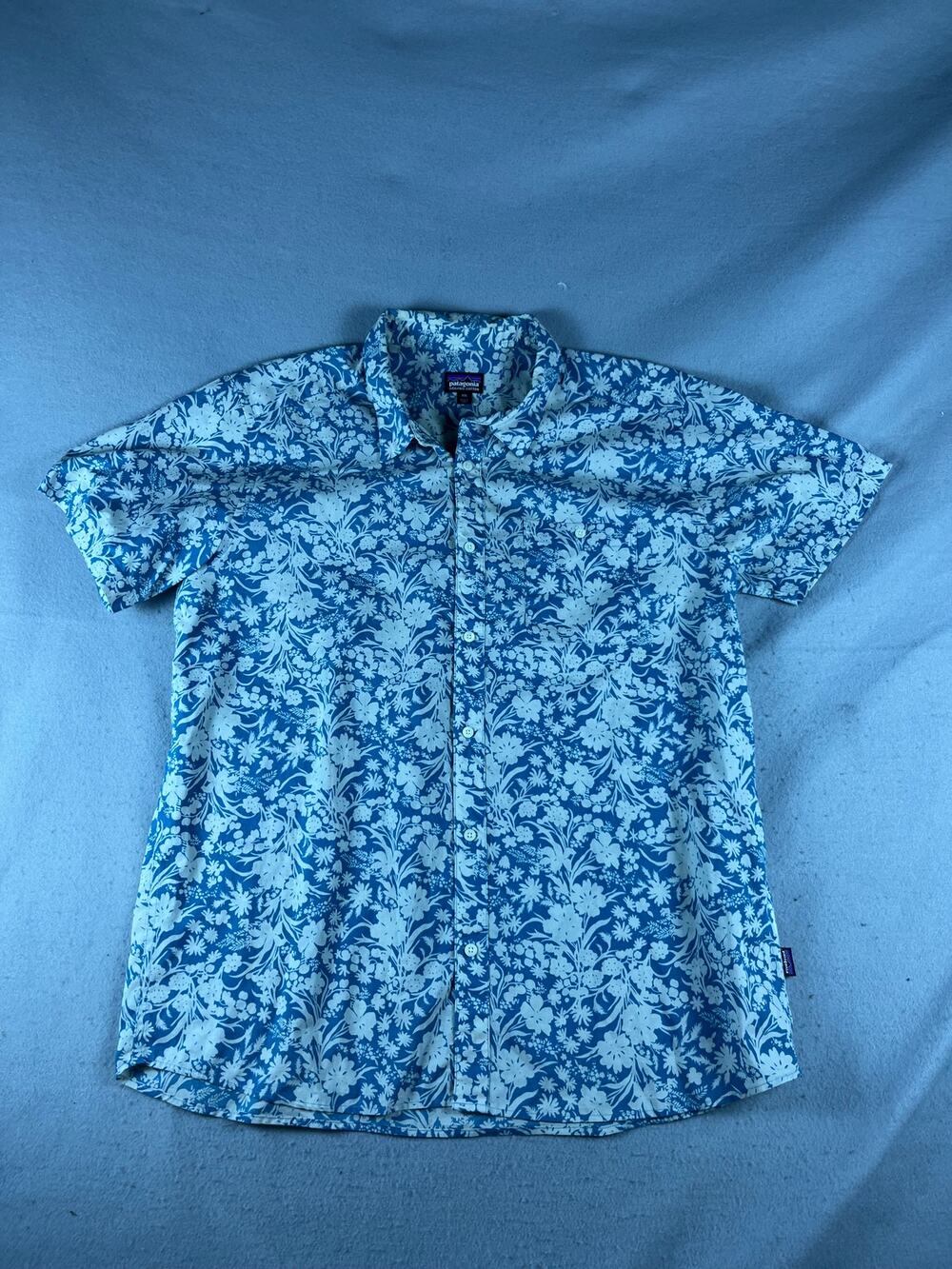 Patagonia Shirt Mens 2XL Blue White Short Sleeve Organic Cotton Floral Summer